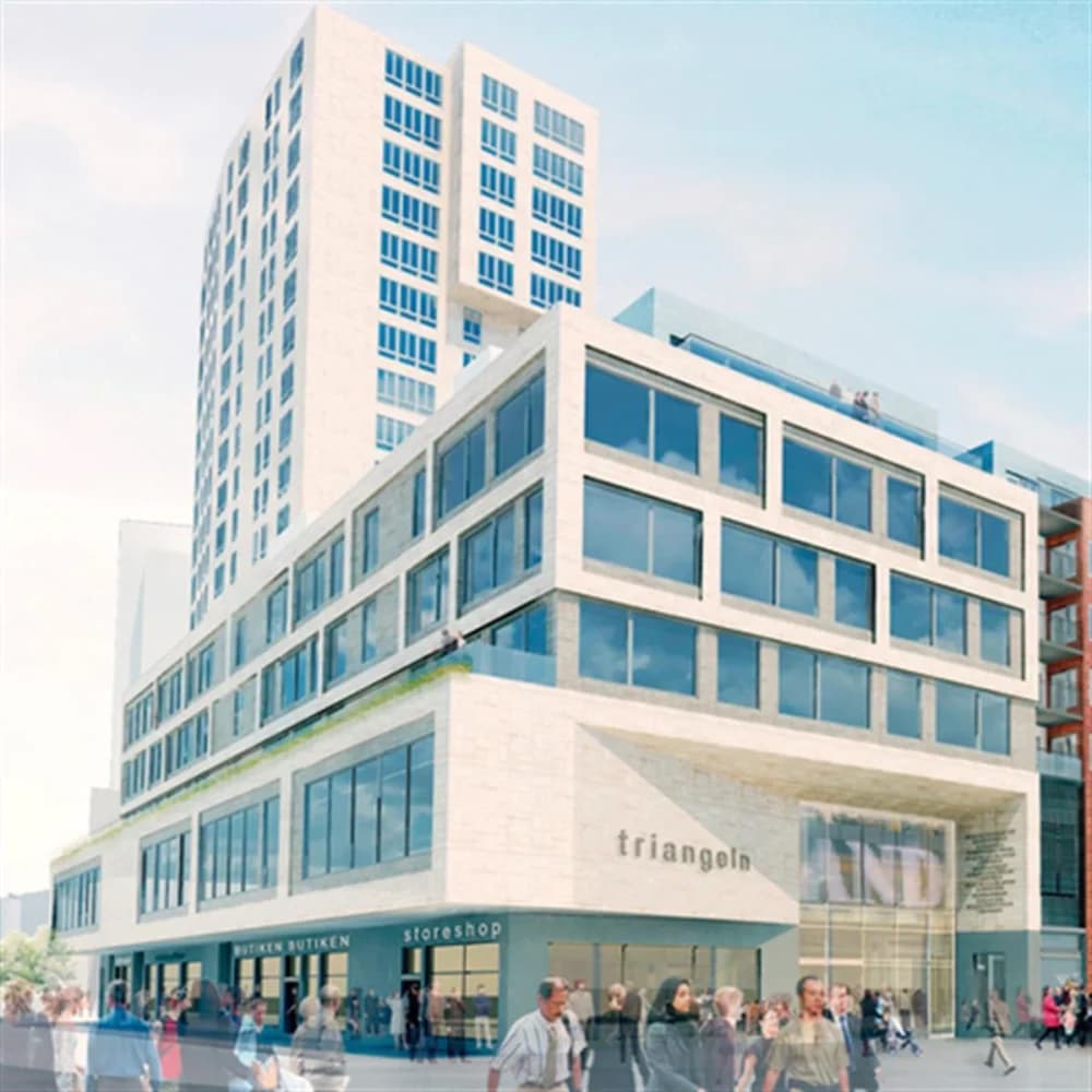 Ny modern byggnad med butiker vid Triangeln i Malmö.